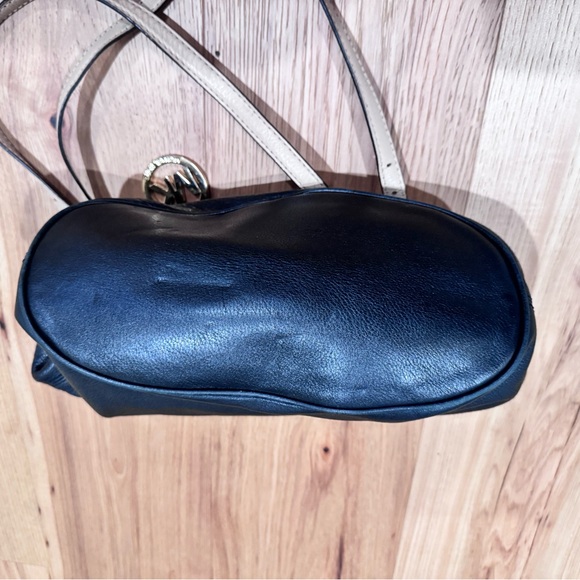 Michael Kors black tote shoulder bag. Black pebbled leather with tan handles. - Picture 3 of 6